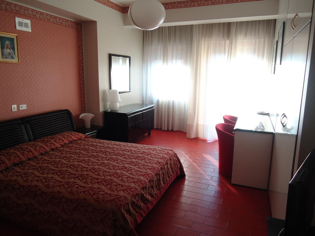 Hotel Ristorante Mommo Polistena ห้อง รูปภาพ